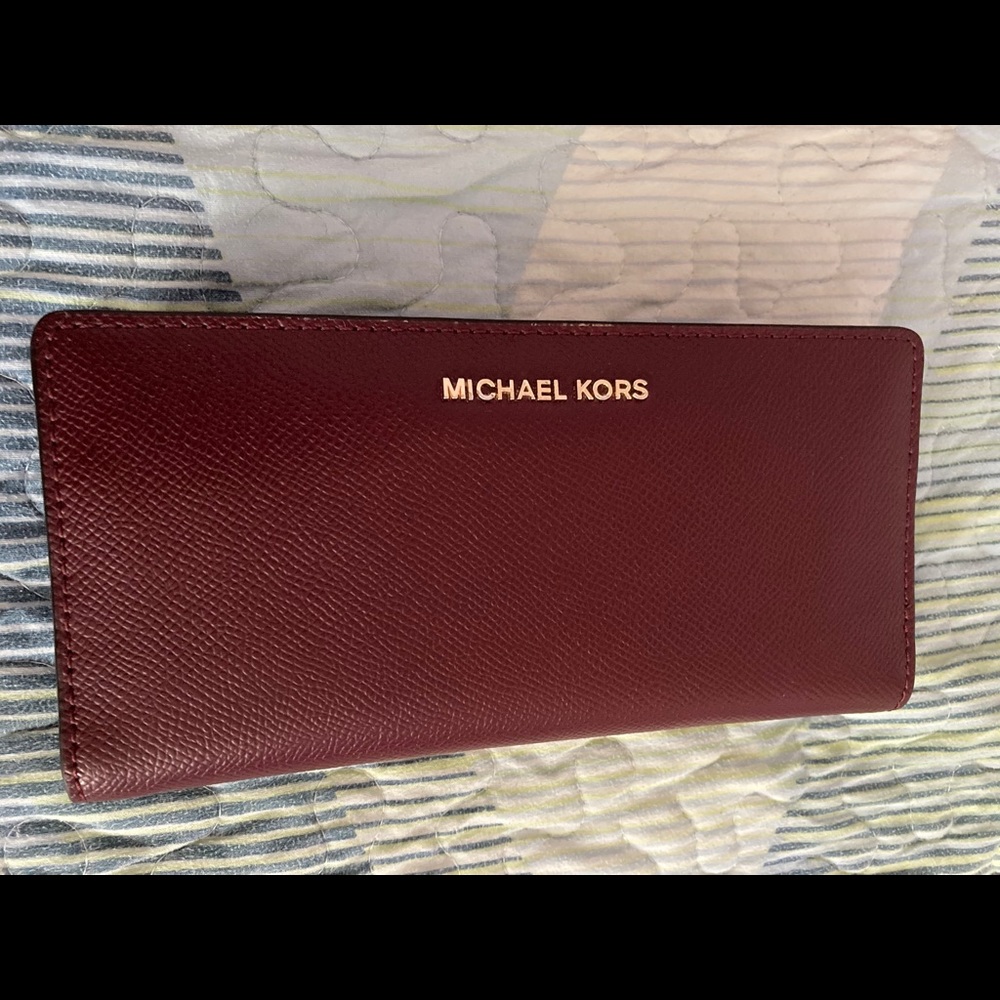 Tri fold wallet, 6 card slots, coins pocket.